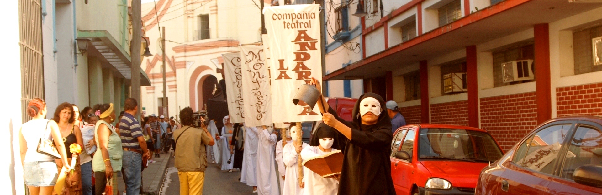 Pasacalle durante el Festival Nacional de Teatro, Camagüey, Cuba
